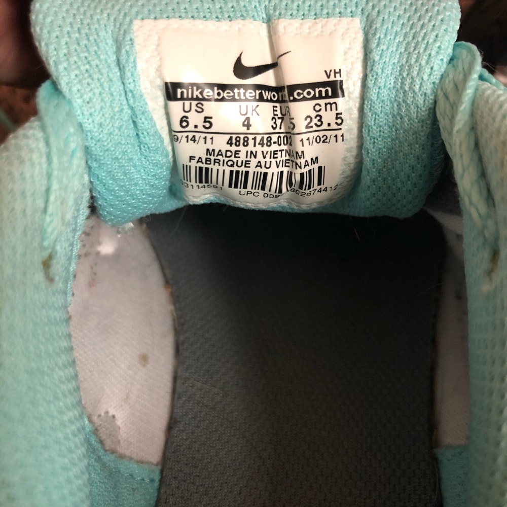 Nike Shoes - Picture 9 of 9